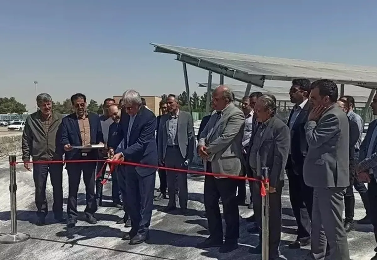 بهره‌برداری از نیروگاه ۲۰۰ کیلوواتی دانشگاه آزاد اصفهان