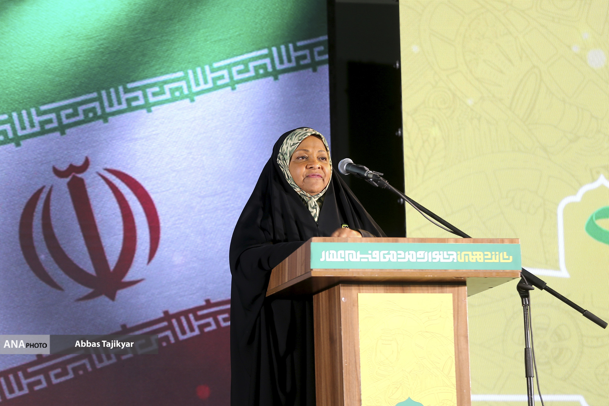 تقدیر از علیرضا دبیر در افتتاحیه شانزدهمین جشنواره فیلم عمار