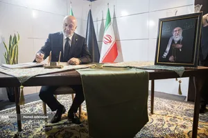 ادای احترام مقامات و مسئولان خارجی به پیکر امام شهید 