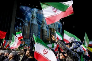 وداع با شهدای ناوشکن دنا و حمایت از نیروهای مسلح