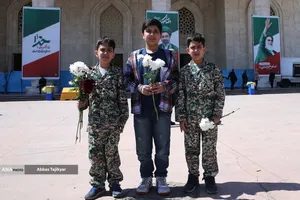 نمازگزاران جمعه در مرقد مطهر امام راحل(ره)