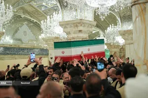 اقامه نماز بر پیکر مطهر رهبر شهید امّت در حرم مطهر حضرت امیرالمؤمنین(ع) 