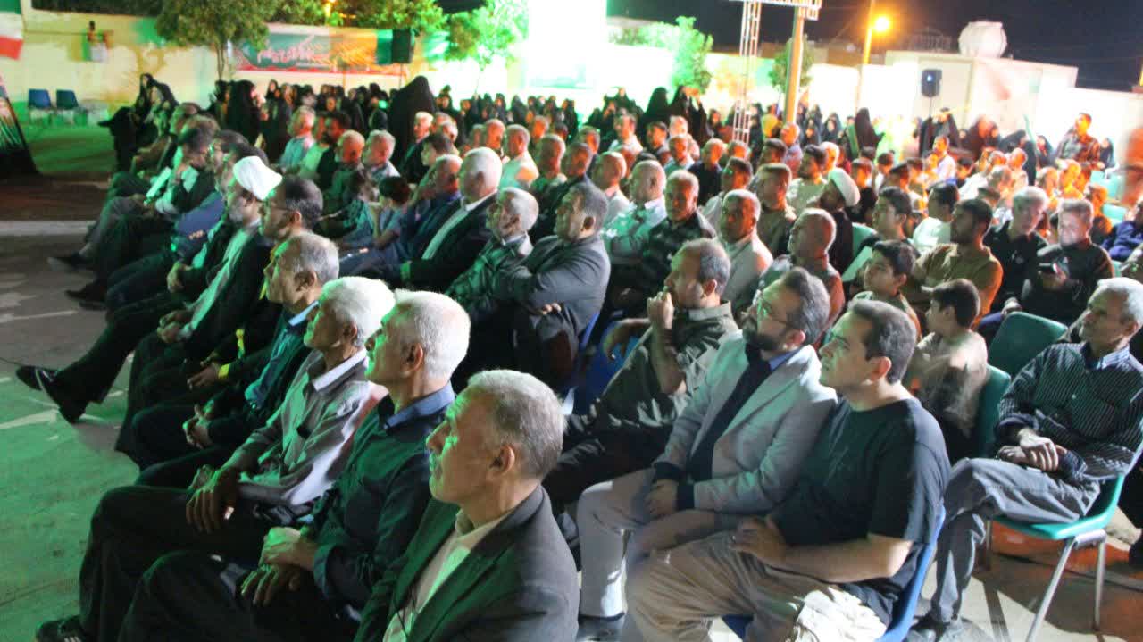 از خاک دهستان رحمت جنوبی تا اوج آسمان/ بزرگداشت رهبر شهید در روستای احمدآباد کوهپایه