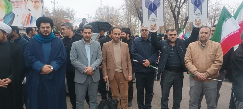 حضور پرشور دانشگاهیان آزاد اسلامی در راهپیمایی 22 بهمن؛ تجلی وفاداری به انقلاب