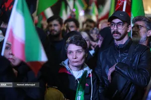 اجتماع به عشق وطن دسته پرچم داران ایران- میدان انقلاب تهران