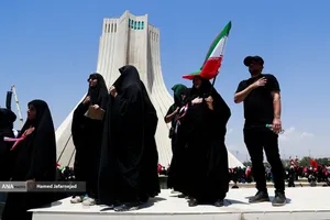 تشییع پیکر مطهر آقای شهید ایران و خانواده ایشان