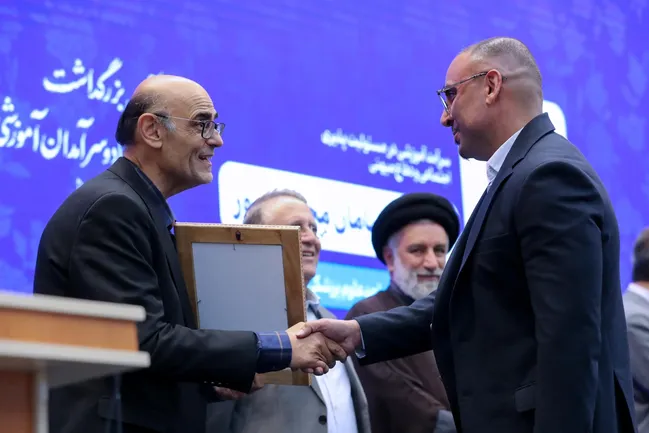 فاصله آموزش دانشگاهی با واقعیت بالین، دغدغه نظام پزشکی/ بازنگری سرفصل‌ها، شایستگی‌محوری و هوش مصنوعی؛ راهکارهای عبور از چالش