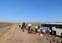 برخورد اتوبوس حامل اتباع با تپه در محور سبزوار ـ نیشابور با ۱۶ نفر مصدوم