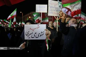 اجتماع مردمی در حمایت از رزمندگان اسلام و بیعت با رهبری و محکومیت حملات وحشیانه صهیونیستی - آمریکایی با حضور مردم انقلابی و شهیدپرور در میدان شهدا تهران