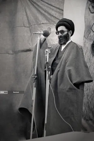  مجاهد خستگی&zwnj;ناپذیر - رهبر شهید امام خامنه&zwnj;ای 