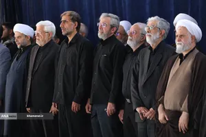 مراسم اقامه نماز بر پیکر مطهر امام مجاهد شهید حضرت آیت&zwnj;الله العظمی سیدعلی خامنه&zwnj;ای و شهدای خانواده ایشان