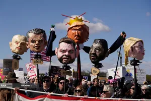  اعتراضات ضد جنگ بر علیه دوناد ترامپ در سراسر ایالات متحده آمریکا و کشورهای اروپایی با عنوان &laquo;نه به پادشاهی&raquo; آغاز شد. 