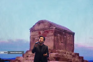 اجرای محمد معتمدی خواننده سنتی در آیین رونمایی از خدمات و محصولات دیجیتال بانک ملی