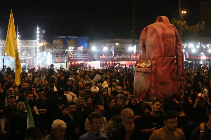 نصب المان «کولهپشتی صورتی» به یاد کودکان شهید میناب در نجف نصب المان «کولهپشتی صورتی» به یاد کودکان شهید میناب در نجف