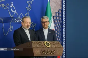 حضور سیدعباس عراقچی وزیر امورخارجه بمناسبت روز خبرنگار در جلسه هفتگی سخنگوی وزارت خارجه