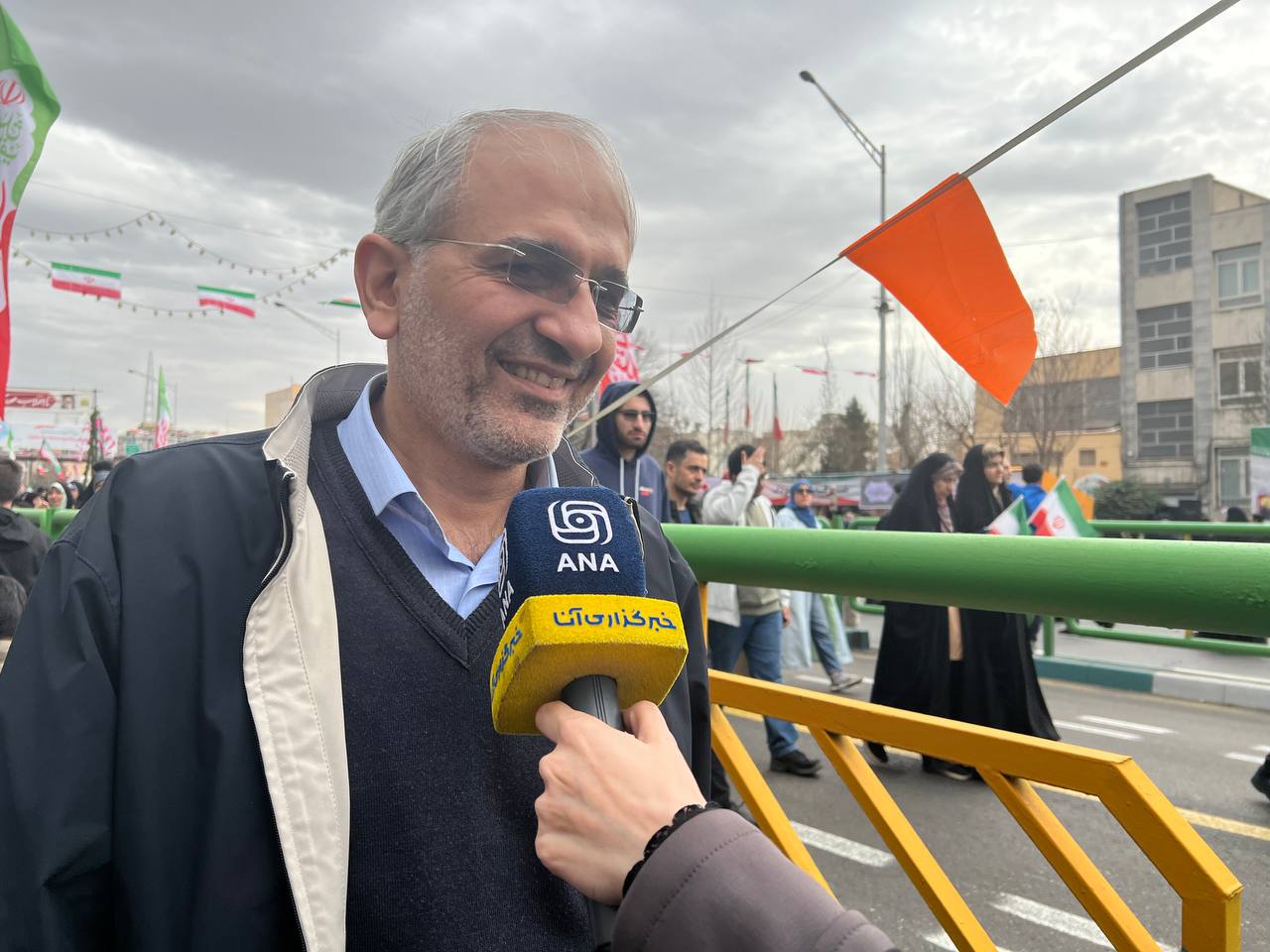 تجدید میثاق مردم تهران با انقلاب/ پرچم‌ها برافراشته و دل‌ها متحد برای ایران اسلامی