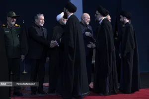 ادای احترام مقامات و مسئولان خارجی به پیکر امام شهید 