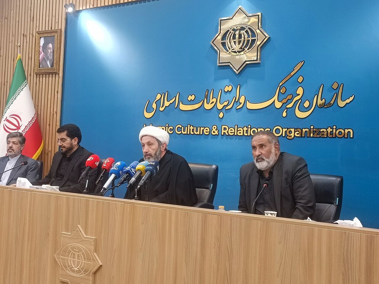 دریافت ۲ هزار قطعه ادبی در رثای رهبر شهید از شعرای ۴۰ کشور جهان