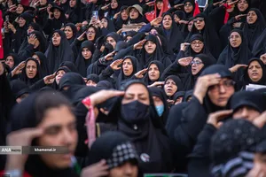 مراسم اقامه نماز بر پیکر مطهر امام مجاهد شهید حضرت آیت&zwnj;الله العظمی سیدعلی خامنه&zwnj;ای و شهدای خانواده ایشان