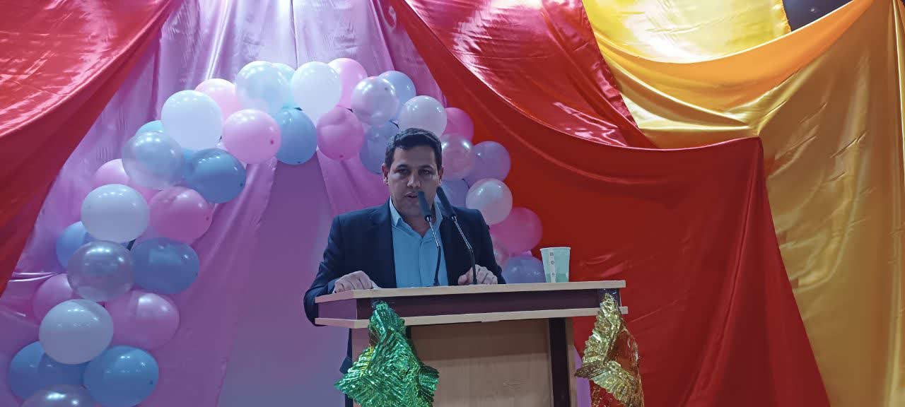 انقلاب اسلامی، بازگشت به فطرت و استقلال واقعی ملت ایران است/زیر چتر دشمن نخواهیم رفت