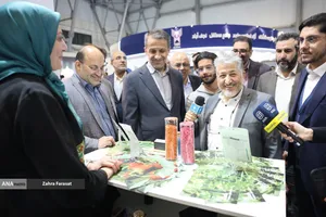 دکتر بیژن رنجبر رییس دانشگاه آزاد اسلامی در مراسم افتتاحیه سومین دوره نمایشگاه فناوری و نوآوری فن نما 1404