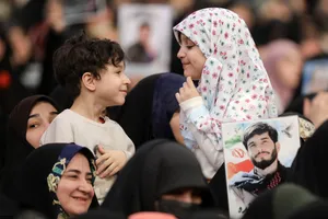 دیدار خانواده شهدای اقتدار با رهبر انقلاب در روز میلاد امیرالمومنین علیه&zwnj;السلام