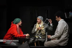 نمایش &laquo;لحظه درنگ می&zwnj;کند&raquo;