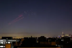 فعالیت پدافند هوایی علیه اهداف متخاصم در آسمان تهران