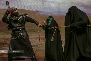 سفره نذری حضرت رقیه(س) در میدان امام حسین(ع)