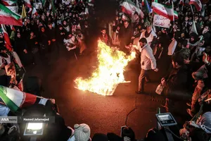  اجتماع مردمی در خونخواهی امام شهید امت - خیابان پیروزی چهارراه کوکاکولا