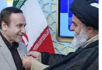 نشان خادمی مسجد جمکران بر سینه محمد گلریز نشست