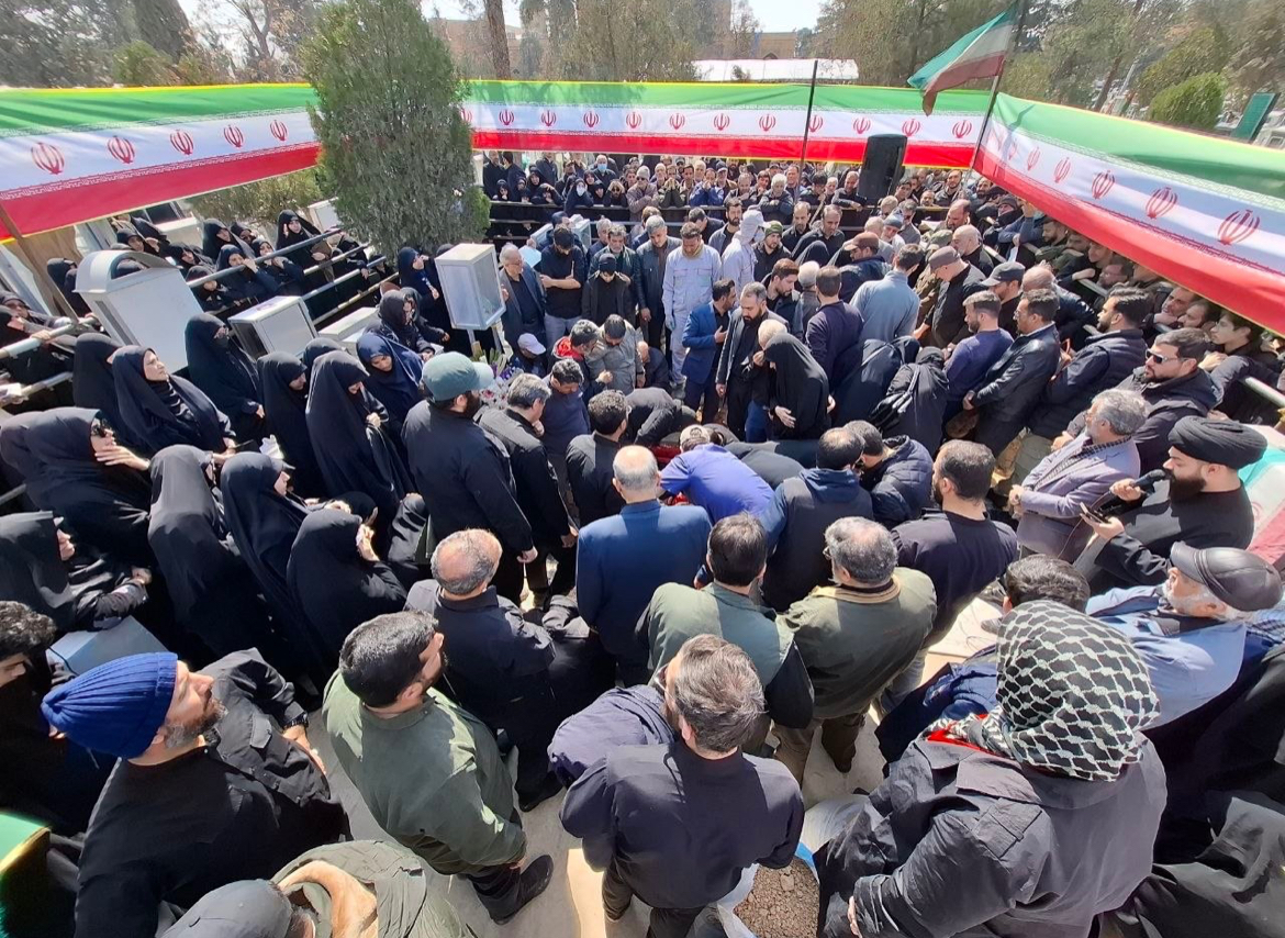 مراسم تشییع و تدفین همسر و فرزندان مرحوم جباری+فیلم