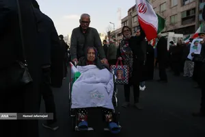 بیعت مردم با آیت&zwnj;الله سید مجتبی خامنه&zwnj;ای سومین رهبر جمهوری اسلامی ایران