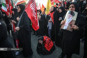 تشییع پیکر مطهر آقای شهید ایران و خانواده ایشان -۱
