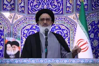 امام جمعه قم: اهانت و پرچم سوزی کمکی به اصلاح امور کشور نمی‌کند