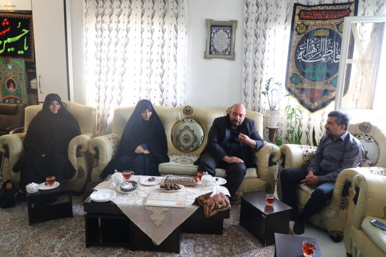 تأکید مسئولان دانشگاه آزاد اسلامی بر الگوسازی سبک زندگی زینبی و جایگاه رفیع خانواده‌های معظم شهدا
