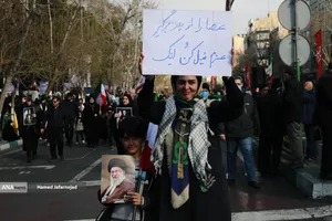 بیعت مردم با آیت&zwnj;الله سید مجتبی خامنه&zwnj;ای سومین رهبر جمهوری اسلامی ایران