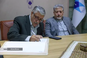 مراسم امضای دفتر یادبود دانشمند شهید دکتر محمد مهدی طهرانچی