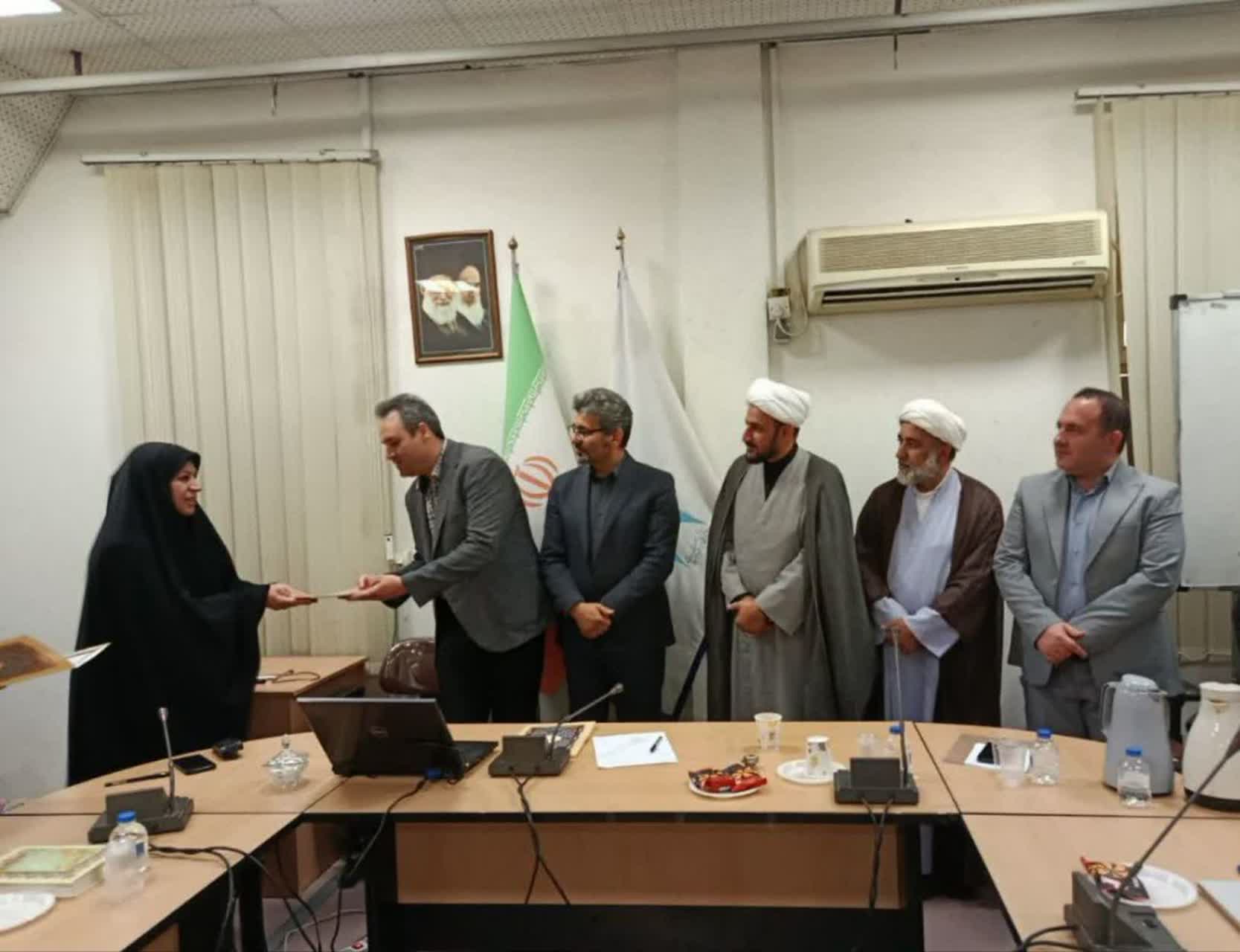 تجلیل از استادان نمونه دانشگاه آزاد اسلامی دزفول/ برترینهای حوزه فرهنگی مدارس سما معرفی شدند تجلیل از استادان نمونه دانشگاه آزاد اسلامی دزفول/ برترینهای حوزه فرهنگی مدارس سما معرفی شدند