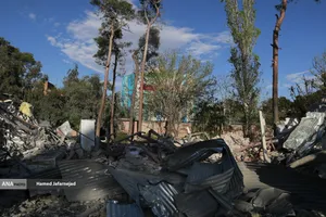 بازدید دکتر بیژن رنجبر رئیس دانشگاه آزاد اسلامی، پس از حمله هوایی آمریکا و رژیم صهیونیستی به سفارت سابق آمریکا(لانه جاسوسی) 