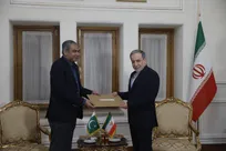 دیدار وزیر کشور پاکستان با عراقچی و تسلیم پیام شهباز شریف