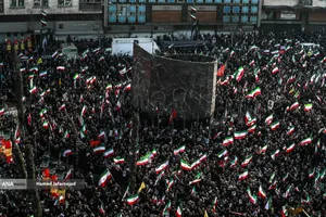 بیعت مردم با آیت&zwnj;الله سید مجتبی خامنه&zwnj;ای سومین رهبر جمهوری اسلامی ایران