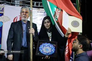 پرچم&zwnj;داری وزیر ارشاد در چهاراه ولیعصر(عج)