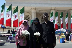 نمازگزاران جمعه در مرقد مطهر امام راحل(ره)