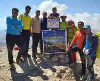 صعود کوهنوردان شهرکردی به «گاوکشان» بام گلستان