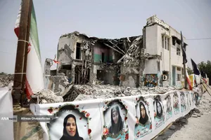 حضور دکتر رنجبر در مدرسه شجره طیبه میناب و مزار شهدای مظلوم دانش&zwnj;آموز
