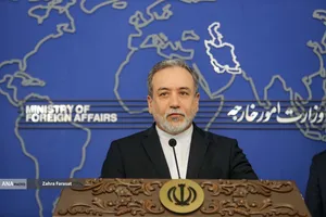 حضور سیدعباس عراقچی وزیر امورخارجه بمناسبت روز خبرنگار در جلسه هفتگی سخنگوی وزارت خارجه