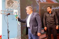 نواختن زنگ آغاز سال تحصیلی توسط دکتر رنجبر در مدرسه سمای شهرستان لامرد