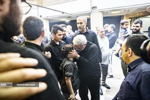 سردار اسماعیل قاآنی فرمانده نیروی قدس سپاه در مراسم گرامیداشت چهلمین روز درگذشت شهید سپهبد محمد باقری (محمد حسین افشردی) و همسر وی ( اشرف افشردی) و دختر این فرمانده عزیز (فرشته افشردی)