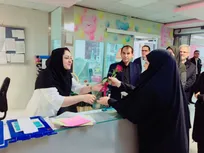 عیادت و دلجویی معاون وزیر بهداشت از مجروحان جنگی در مرکز آموزشی‌درمانی امین اصفهان